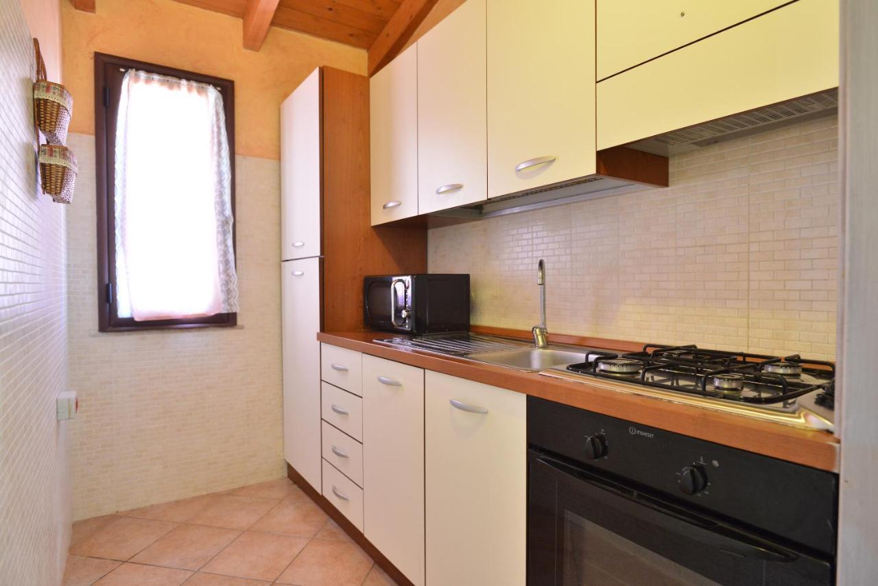 Izzhome Nora Pula